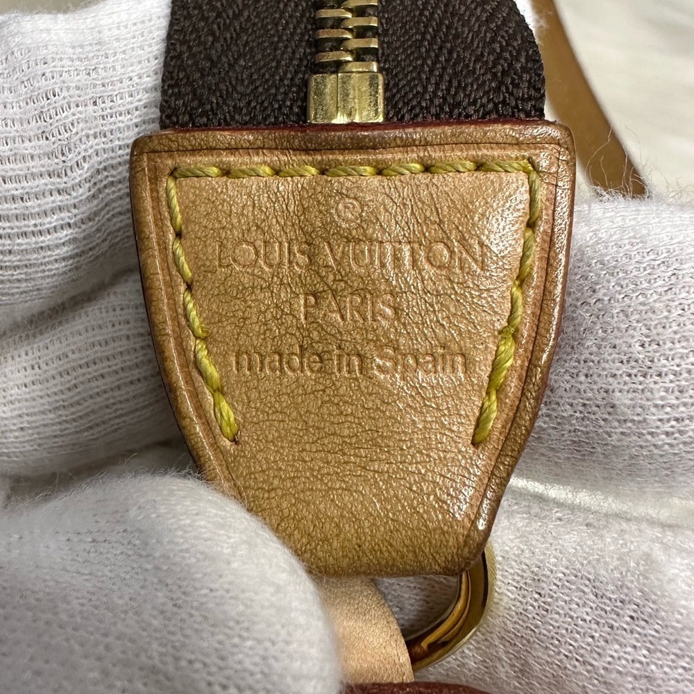LOUIS VUITTON pochette accesory bag in monogram - Picture 10 of 17